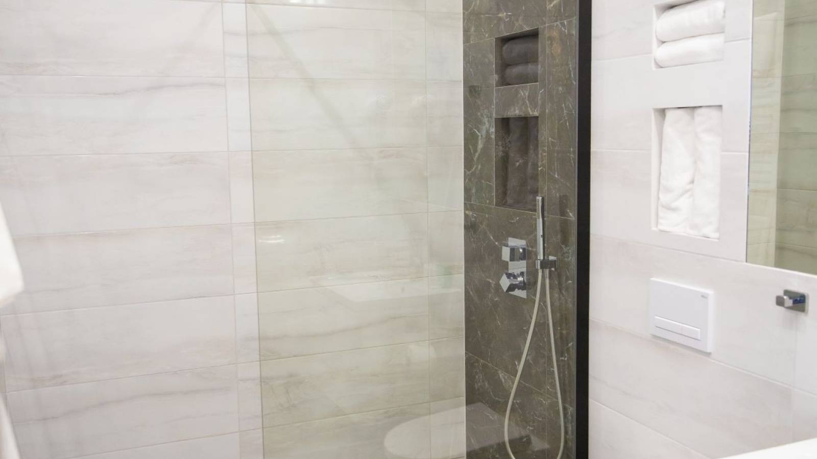 Pokój Czteroosobowy LUXURY
